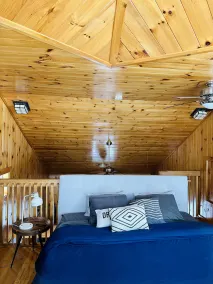 Upscale, unique, clean, spectacular lakefront cottage with SAUNA!! - Image 4