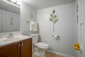 #7: 2bd/1.5ba, Newly Remodeled, Walk to Old Town - Image 3