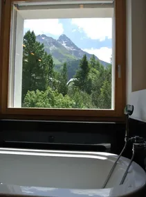 Smagfuld og luksuriøs lejlighed i hjertet af det rolige Maloja - Image 4