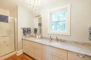 Waterfront, Luxury, Spacious home in Freeport! - Image 4