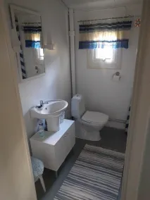 Hyggelige rekreative huse med idyliskt udsigt over søen. - Image 3