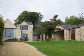 Lovely Cotswolds farm house on an award winning vineyard with stunning views - Image 4