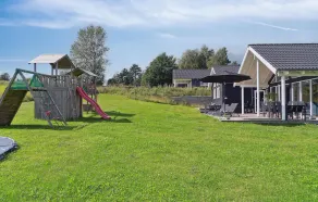 6 Bedroom Accommodation in Vejby - Image 4