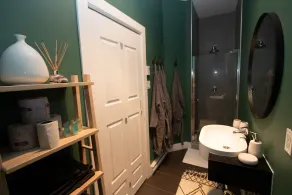 Unique Stays - 3690 St-Denis - Image 2