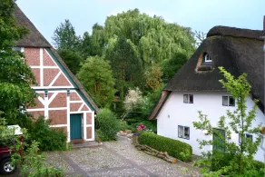 A converted fruit barn, thatched, on 2 floors with 2 bedrooms - Image 4