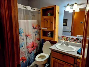 Centralized for you up north adventure, sleeps up to 8, 2 bathrooms, 3 bedrooms - Image 3