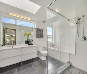 5 level, fun, walkable urban artist's Loft. Trained dogs now welcome! - Image 5