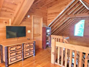 LUXURY WATWRVIEW CABIN WITH 2 FIREPLACES - Image 2