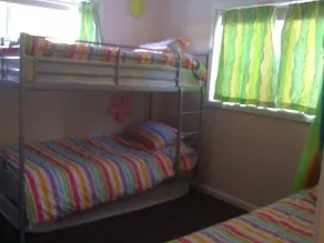 Dog friendly close to beach/shops, trampoline, hot outside shower, NBN Wifi - Image 5