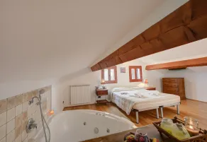 Villa Monte Enrico - With Pool & Jacuzzi - Happy Rentals - Image 3