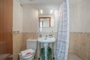 Luxurious Apartment in Empuriabrava with Sea View - Image 5