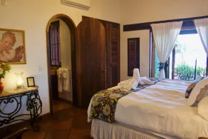 Villa privata, centro città, a 3 isolati dalla spiaggia! Piscina privata e tetto enorme - Image 4