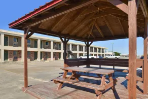 Howards Inn Motel - Image 3