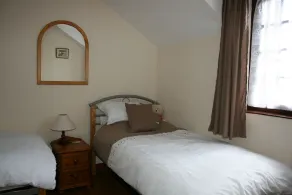 2 Bedroomed Detached cottage With Large Private Garden-NOW WITH WI-FI - Image 3