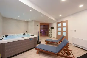 Luxury villa for 12 people, with a pool, sauna, hot tub, tennis, golf, and soccer field - Image 5
