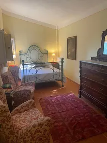 Petite maison dans le bois avec piscine - Image 3