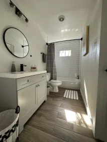 Perfect Near Downtown location! - Image 3