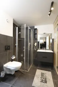 Relax House, with an outdoor hot tub and sauna for exclusive use, 300 meters from the lake - Image 3