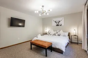 Minutes to a Magical Apres Ski! 4 Bedrooms, EV Charger, Mins to 4 Ski Mtns - Image 4