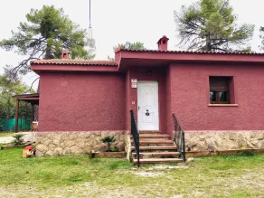 Landhaus umgeben von Bäumen - Image 2