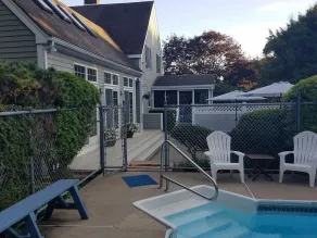 Relaxing private poolside retreat 5 minutes from the beach! - Image 5