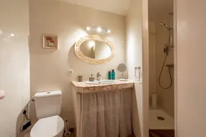 Guest House 'Oranger Chambre Double Vue Jardin' con giardino in comune, Wi-Fi e aria condizionata - Image 3