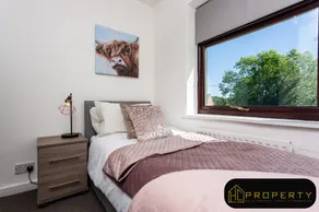 3 Bed - Mountford-Moderno-Apartamento-Baño privado - Image 5