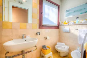 La Piccola Casa Dell'Uva Fragola next to the Lake - Happy Rentals - Image 3