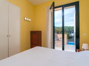 Appartamento con terrazza, giardino e piscina - Image 5