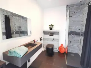 Skøn privat feriebolig for 8 personer med WIFI, klimaanlæg, pool, TV og terrasse - Image 5