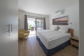 Villa Sauvignon – Modern Home with Heated Pool, Outdoor Kitchen & Mountain Views - Image 3