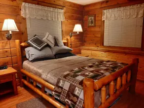 Cozy 2 Bed 2 Bath Cabin located next to Three Bears Resort in Warrens Wisconsin - Image 4