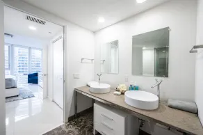 ICON BRICKELL • CORNER TWO BEDROOM• OCEAN VIEW - Image 3