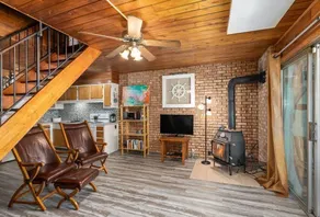 Cozy 2 bedroom 1.5 bath Lake House Cabin - Image 2