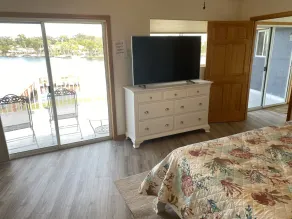 Spacious Riverfront Retreat. Sunset views with private Dock, Sleeps 12. - Image 4