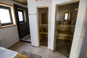 ##Modernes Ferienchalet in Traumlage,WIFI,Kanu,Sauna,BBQ,Sonnenterrassen,Badesee - Image 2