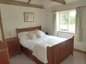 Fabulous boutique cottage for 2 people overlooking a large pond and gardens - Image 3