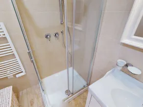 Beautiful apartment with sea view • Swimming pool • Parking • AC - Image 3
