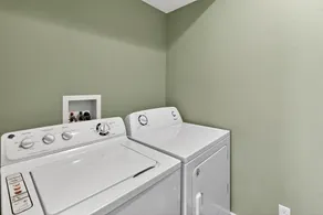 Secluded Woodland Retreat Near Starved Rock Park 4 Bedroom Home - Image 2