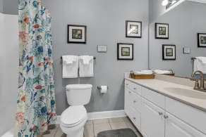 Elegant 3-bedroom condo with 2 King beds/2 twins close to OWA/Foley Sports Plex. - Image 5