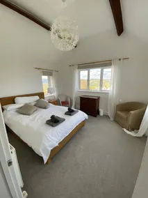 Cottage with sea and countryside views - sleeps 6 - Image 3