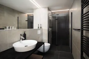 Avenue Chalet - Image 2