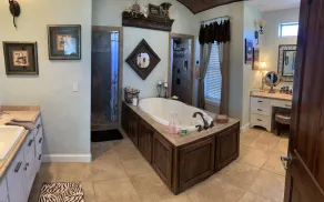 3-bedroom Rustic Charm Home Outdoor Kitchen, pool. Hot Tub + 2 fireplaces - Image 4
