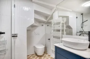 Ideal Wiedikon 4.5 Room w/ Storage & W/D, 6 min to Market, by Blueground - Image 5