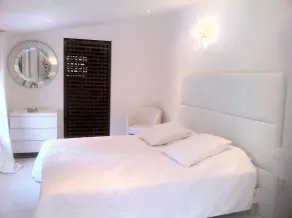 Privat domæne 36 pers. med 2 puljer, der består af autentiske mas og huse - Image 3