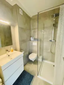 Large 1 bedroom with Terrace & Parking - Image 3