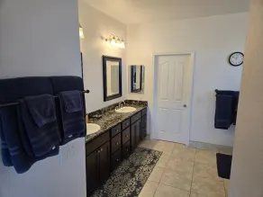 Disponible le 7 septembre et au-delà de 19 .. et au-delà. Custom River House avec accessoire de plage - Image 5