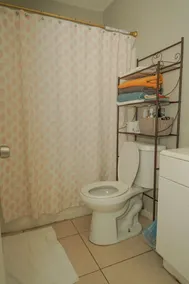 HIDDEN GEM! 5BR/3B family-friendly and laundry - Image 4