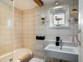2 bedroom accommodation in Burpham, near Arundel - Image 2