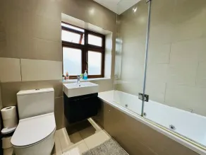 Spacious 6 Bed Residence in Wembly, London - Image 4